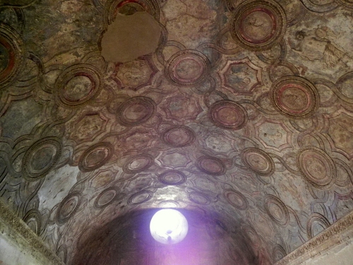 The apodyterium in the Stabian baths has niches where owners could store clothes and slaves could watch over them. The ceiling is vaulted and covered with stuccoes.